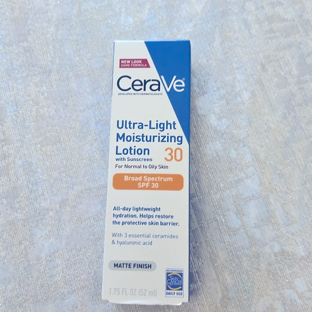 1.75 Oz CeraVe Ultra light Moisturizing Lotion & 16 Sample cleansers & lotions.